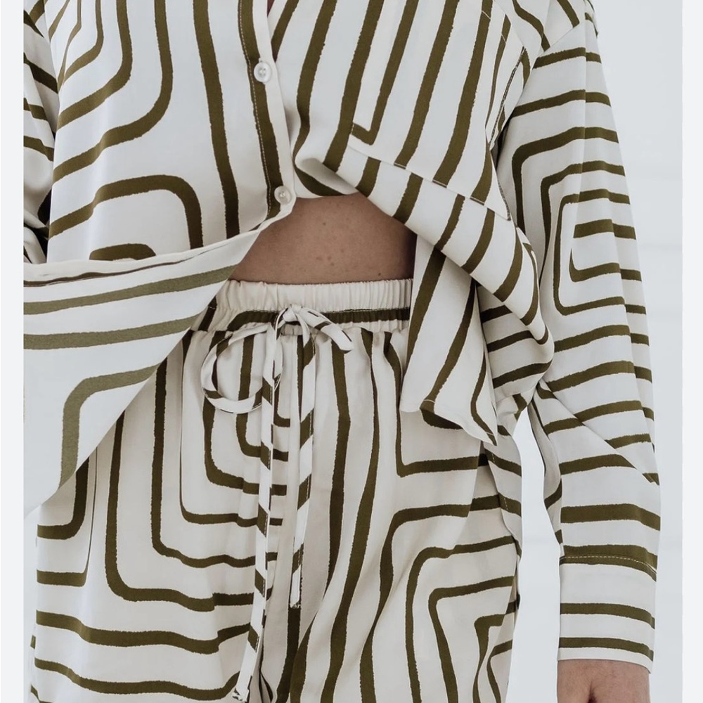 Stylish Olive and White Geometric Set - Picture 6 of 11